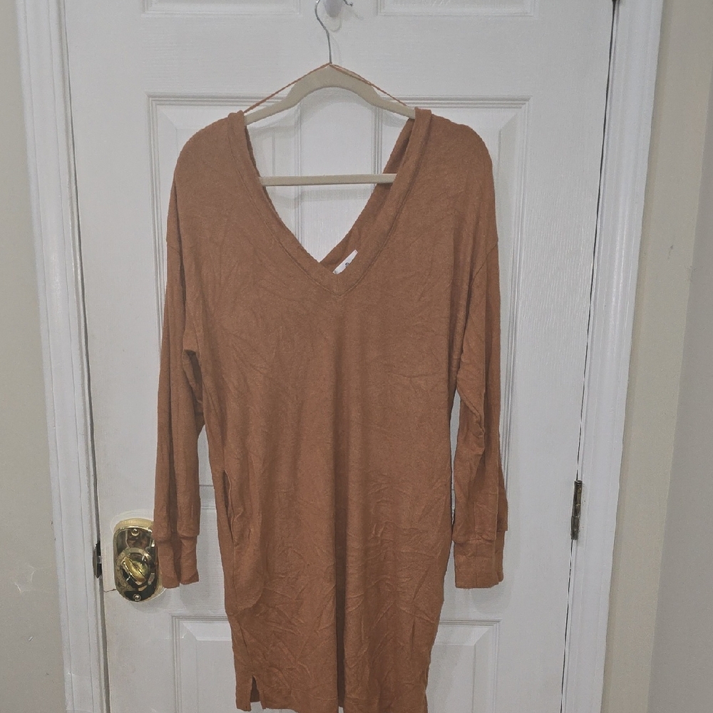 Socialite Carmel V-Neck Off Shoulder Dress Size M.